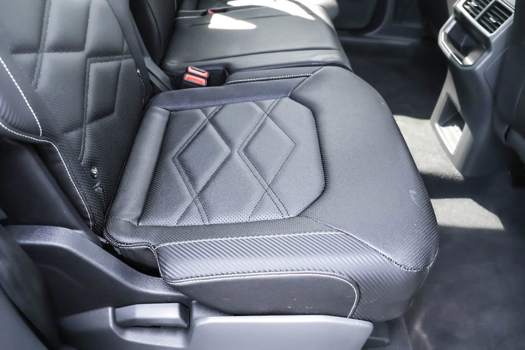 Certified 2025 Volkswagen Atlas Cross Sport SE image 33