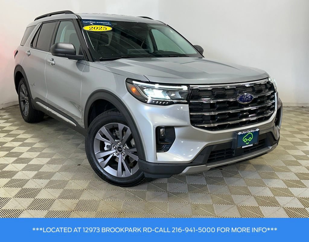 Used 2025 Ford Explorer Active w/ Active Comfort Package AWD/4WD image 3