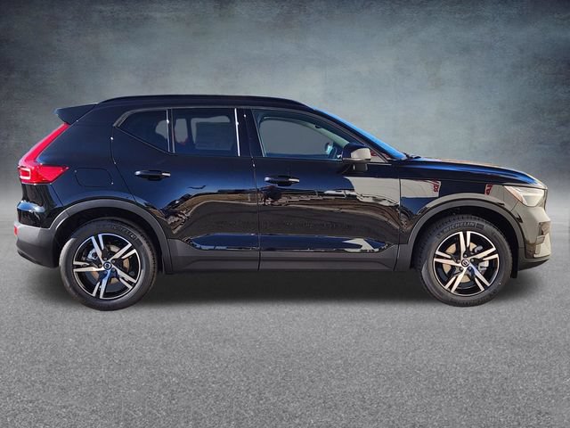 New 2026 Volvo XC40 B5 Core w/ Climate Package AWD/4WD image 8