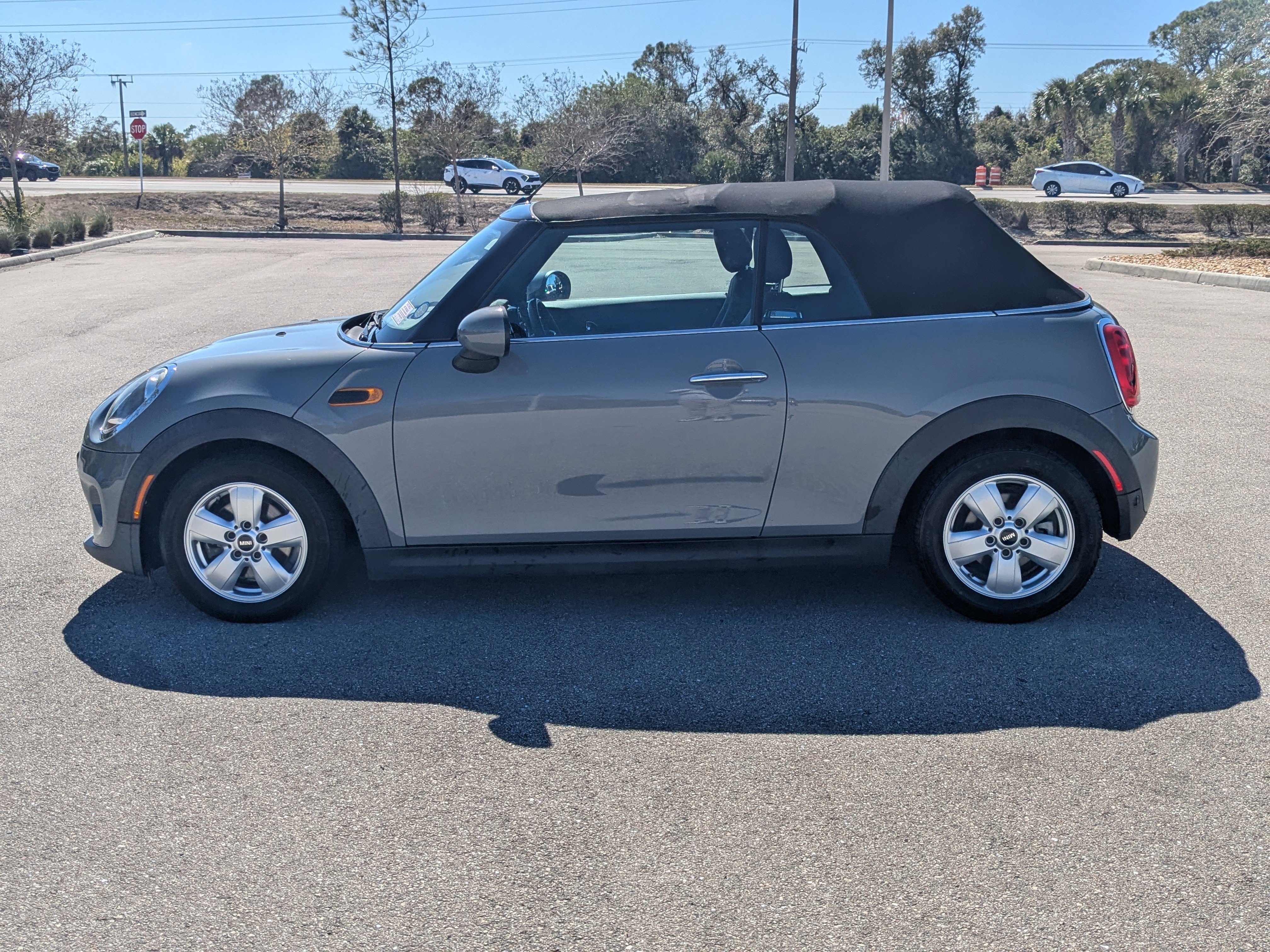 Used 2019 MINI Cooper Convertible image 7