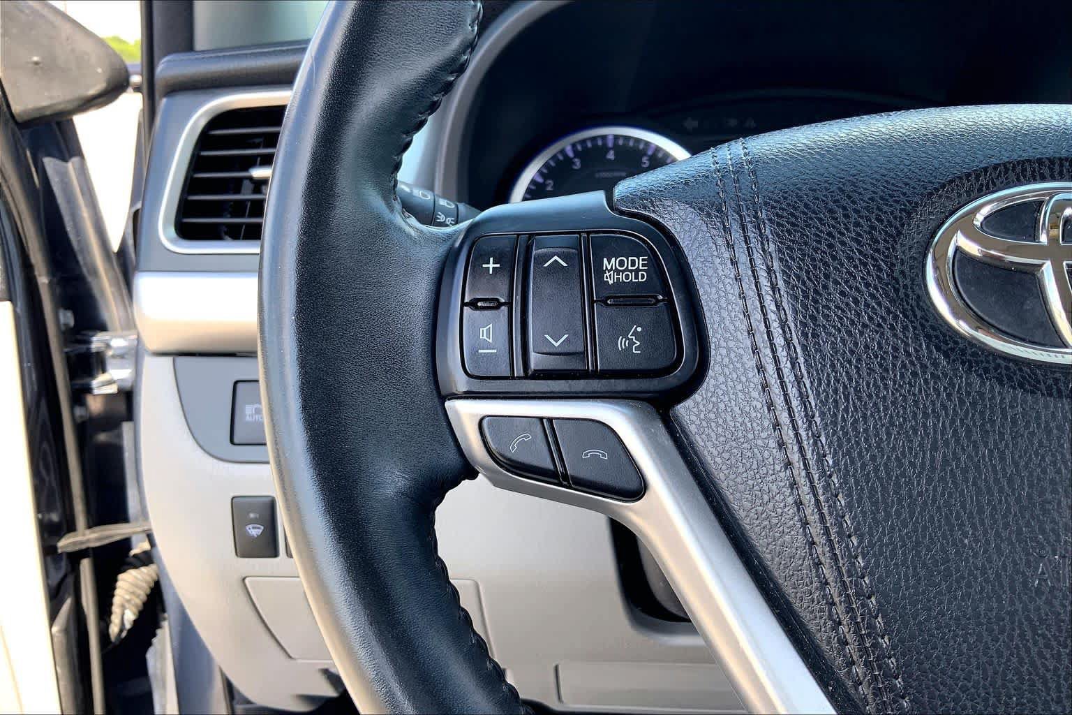 Used 2018 Toyota Highlander XLE FWD image 23