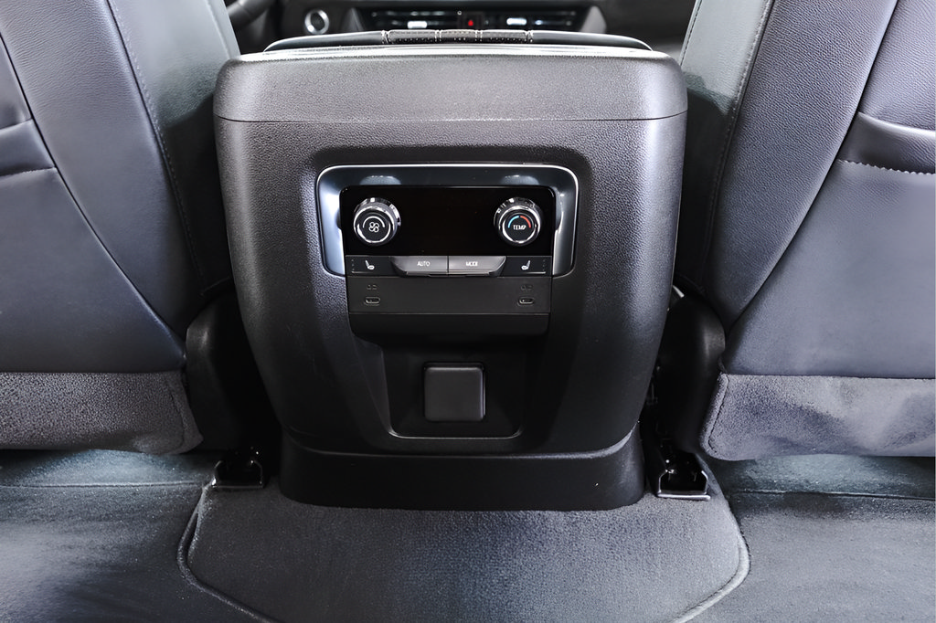 Used 2025 Chevrolet Tahoe High Country AWD/4WD image 30