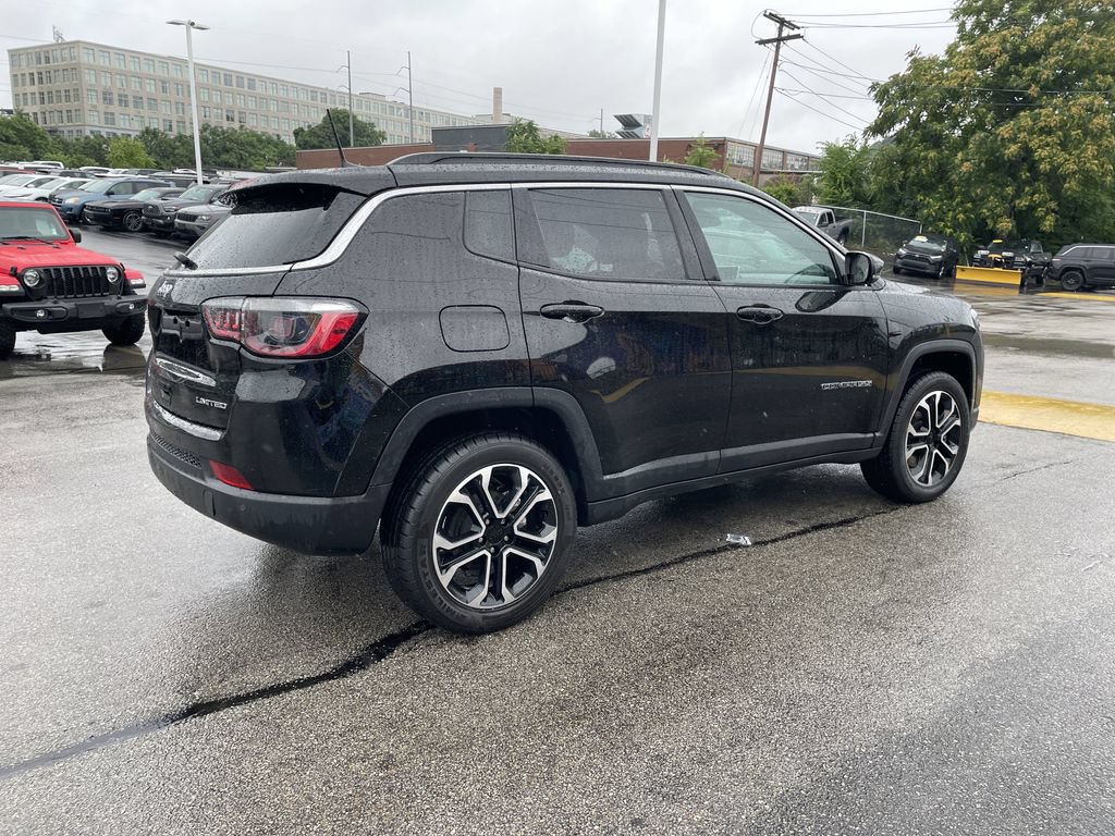 Used 2024 Jeep Compass Limited w/ Sun and Sound Group AWD/4WD image 9