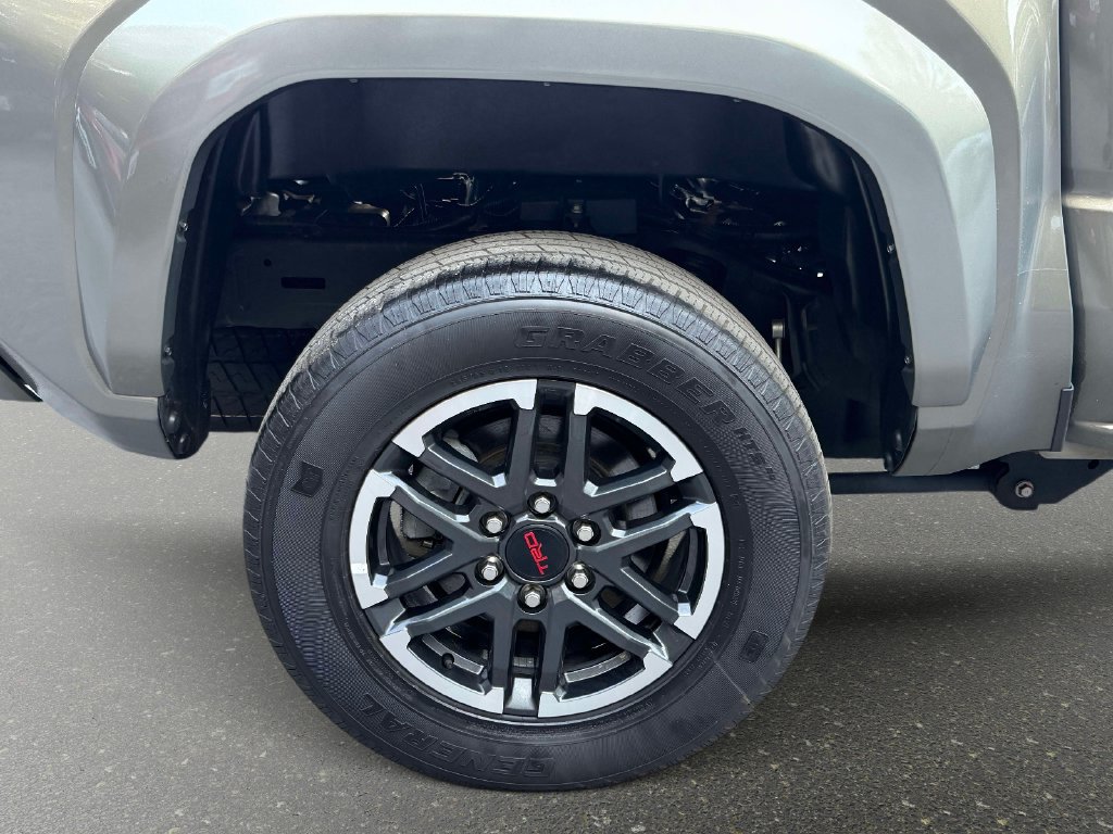 Used 2025 Toyota Tacoma TRD Sport AWD/4WD image 7
