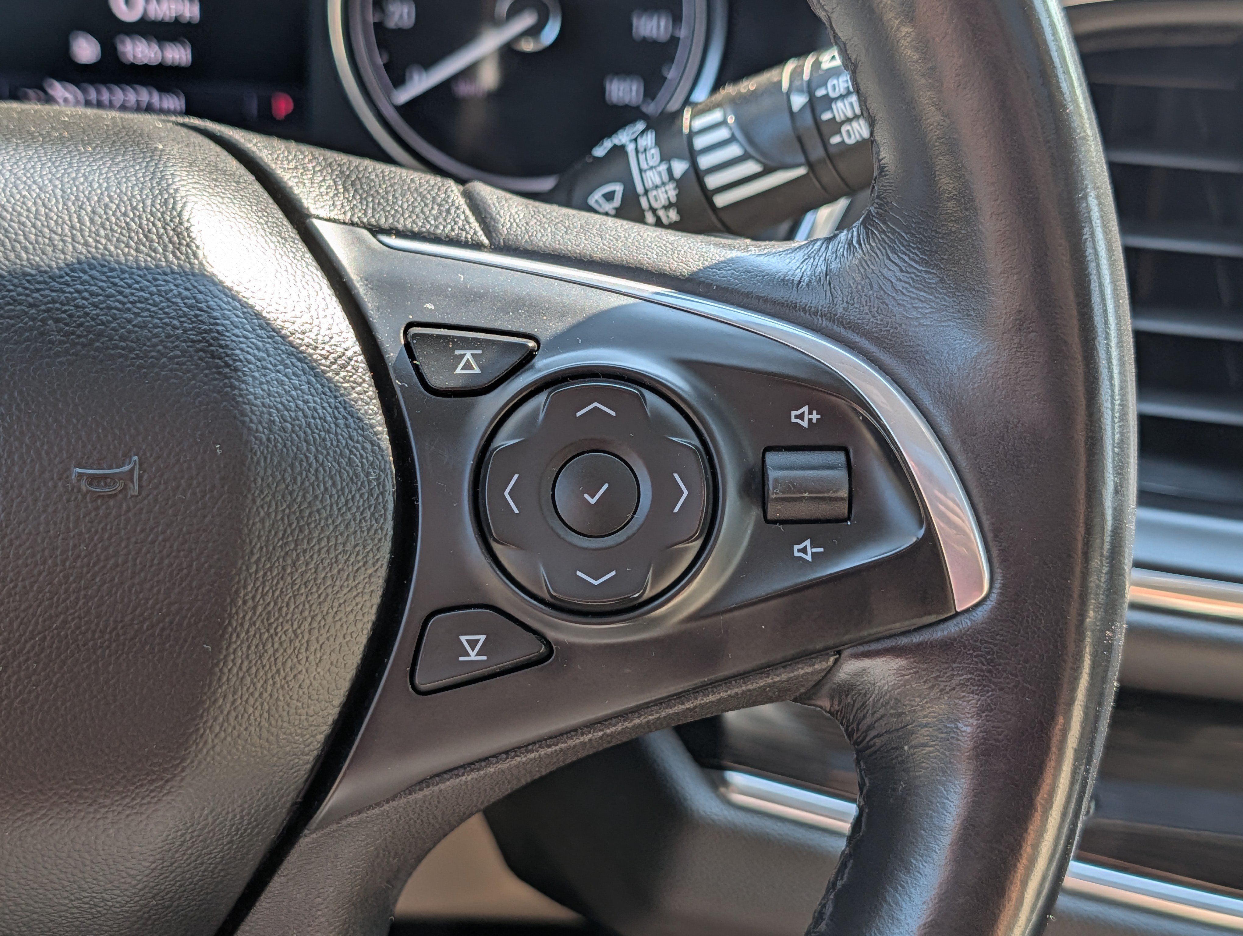 Used 2020 Buick Enclave Essence FWD image 30