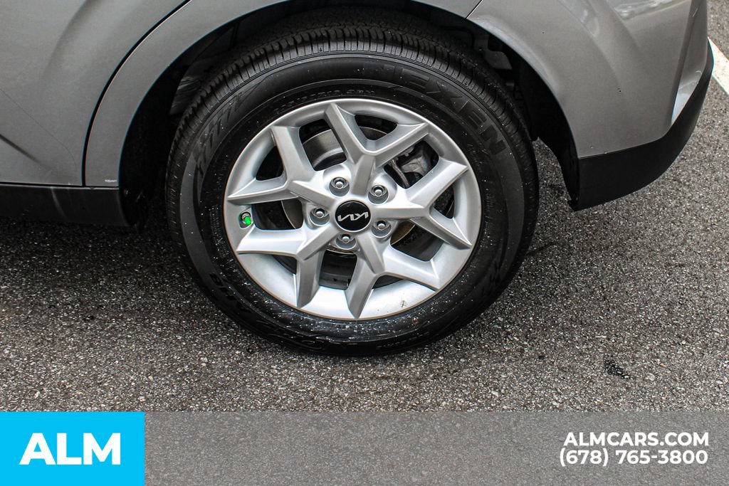 Used 2025 Kia Soul LX w/ LX Technology Package FWD image 15