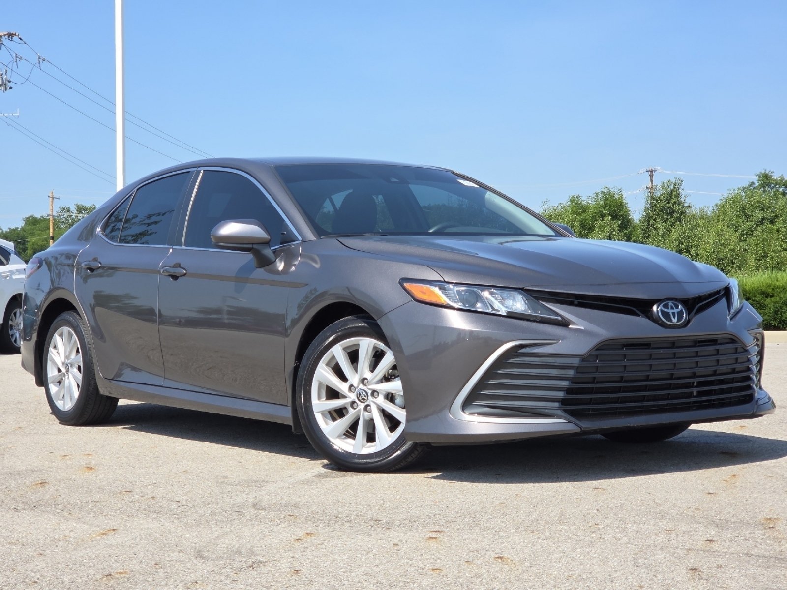 Used 2022 Toyota Camry LE w/ Carpet Mat Package (TMS) FWD image 2