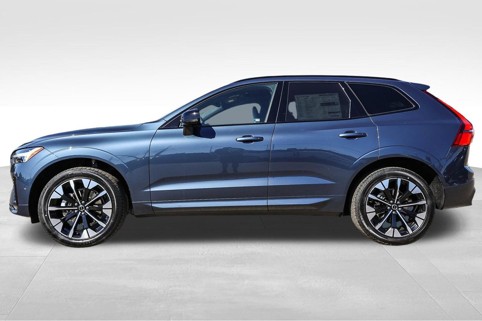New 2026 Volvo XC60 B5 Plus w/ Climate Package AWD/4WD image 8