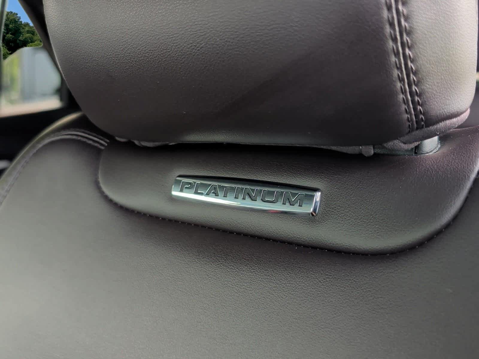 Used 2025 Ford Explorer Platinum AWD/4WD image 17