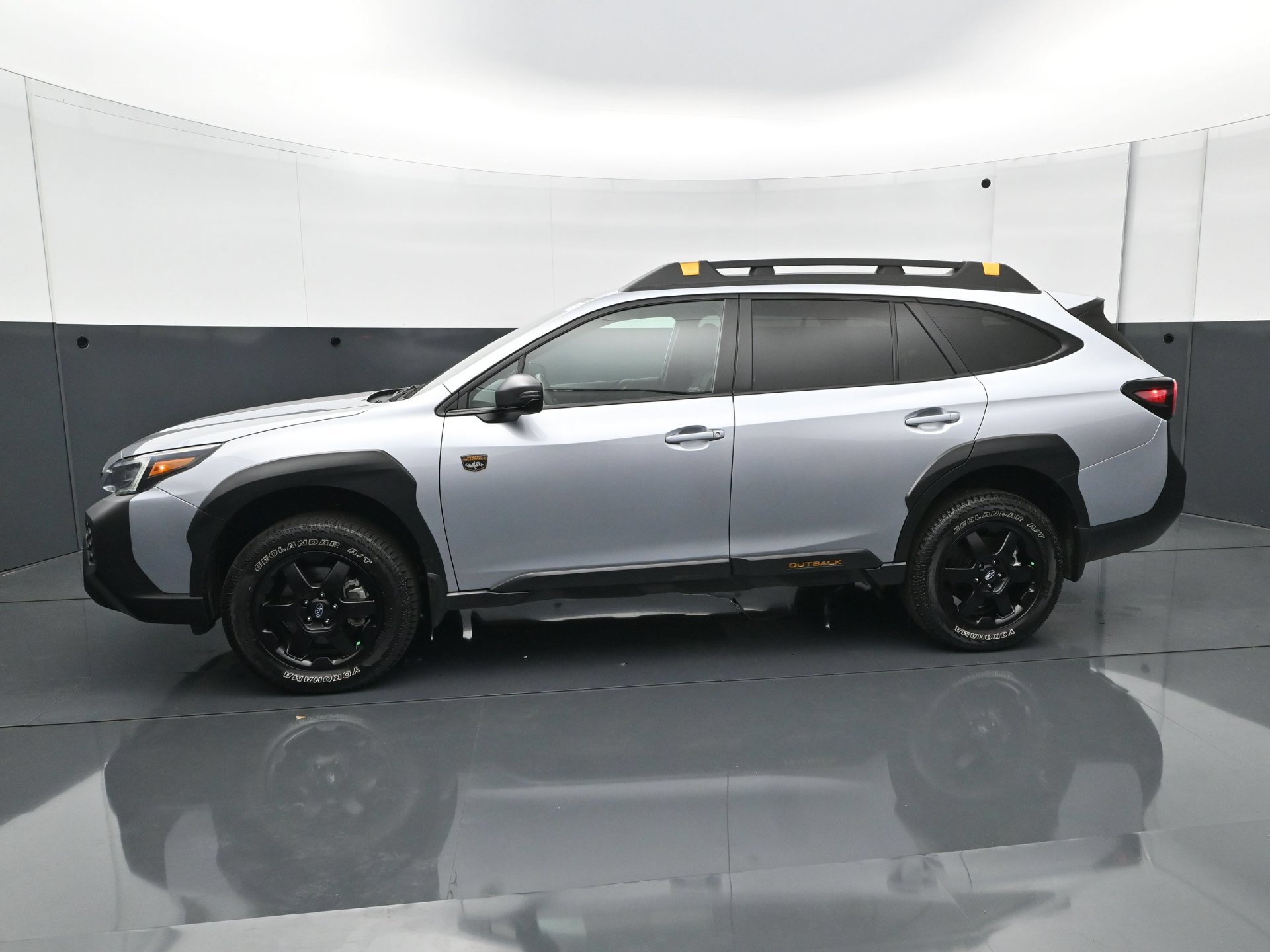 Used 2025 Subaru Outback Wilderness AWD/4WD image 3