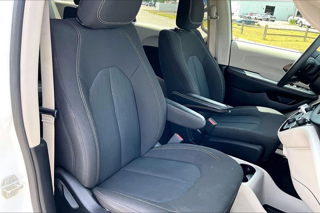 Used 2023 Chrysler Voyager LX FWD image 7