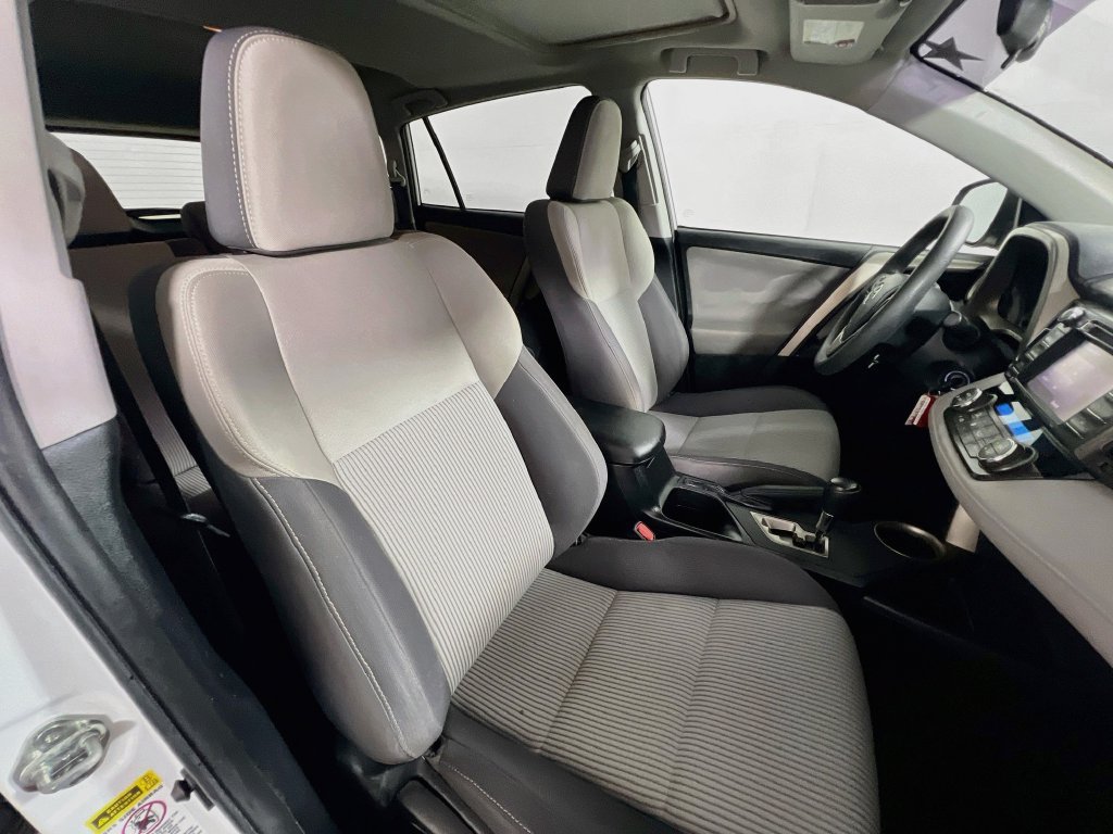 Used 2014 Toyota RAV4 XLE AWD/4WD image 28