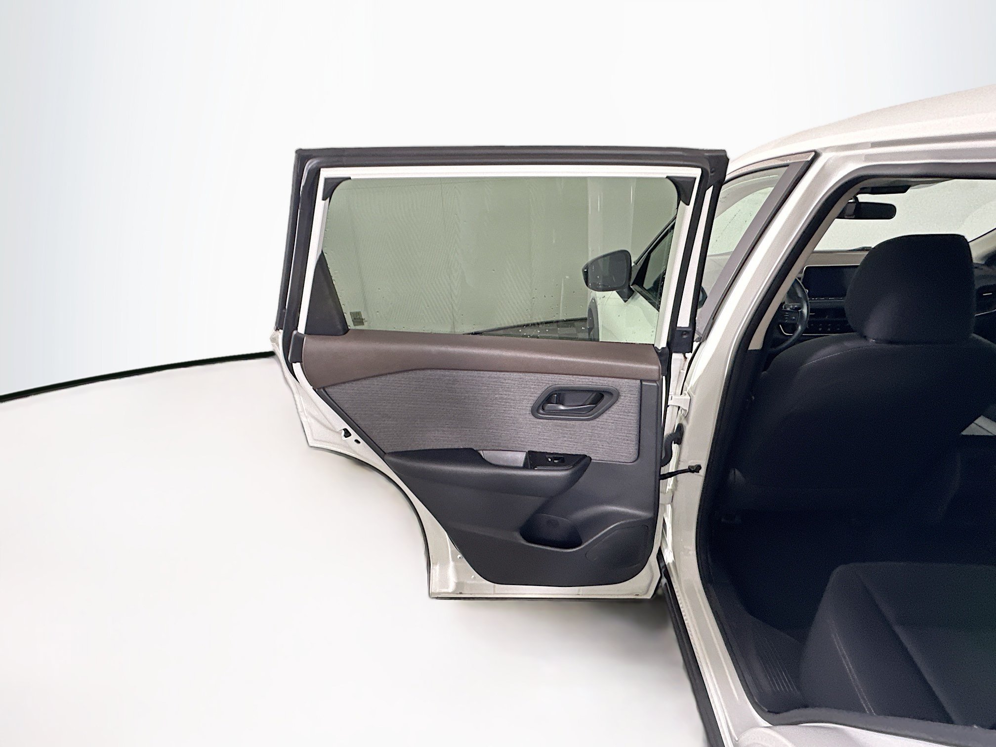 Used 2023 Nissan Rogue S AWD/4WD image 25