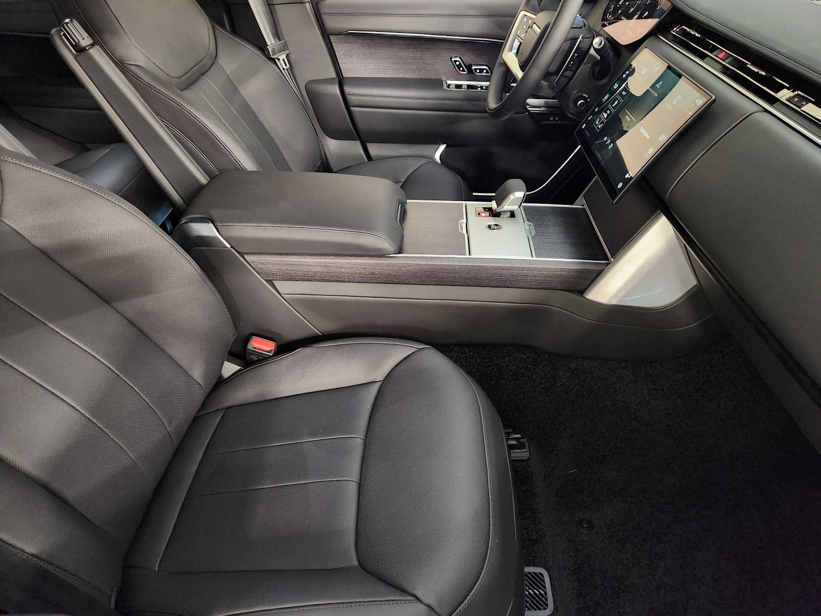 New 2026 Land Rover Range Rover SE AWD/4WD image 3