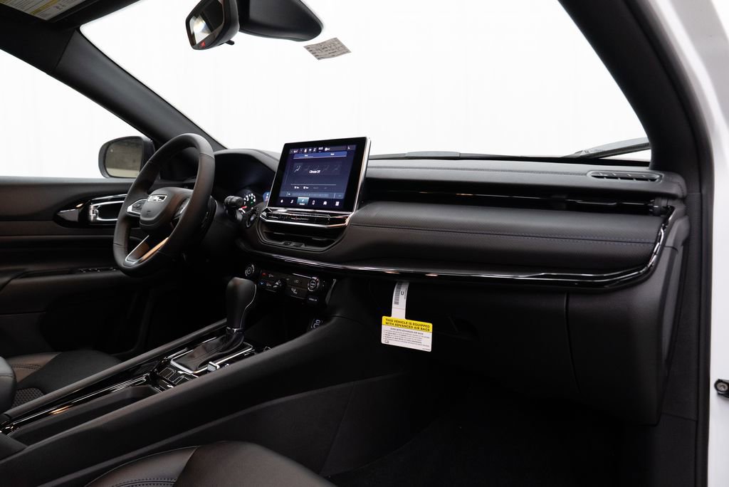 New 2026 Jeep Compass Latitude image 32