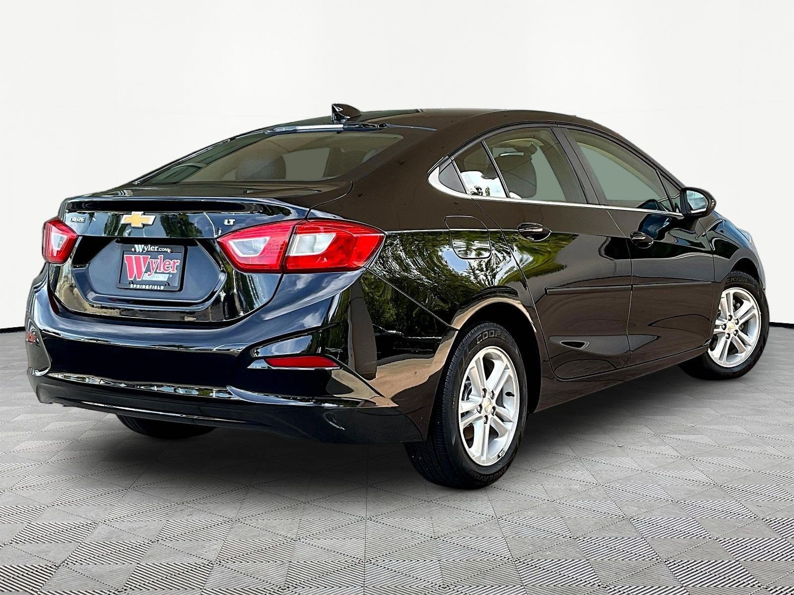 Used 2018 Chevrolet Cruze LT FWD image 6