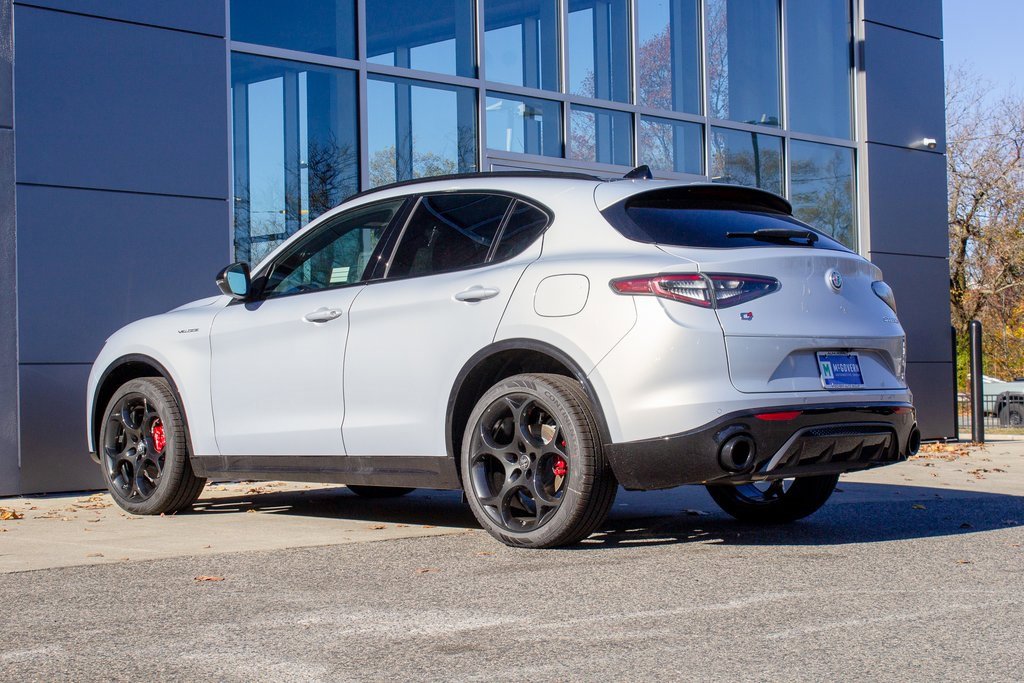 New 2025 Alfa Romeo Stelvio Sprint image 8