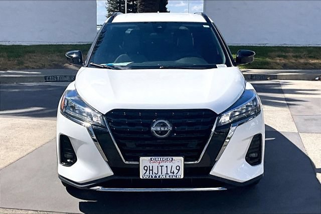 Used 2023 Nissan Kicks SR w/ SR Premium Package FWD image 3