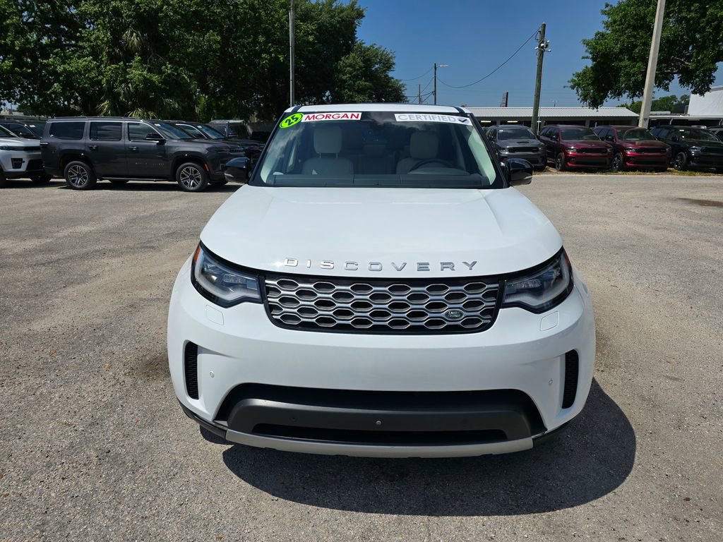 Used 2025 Land Rover Discovery S image 8