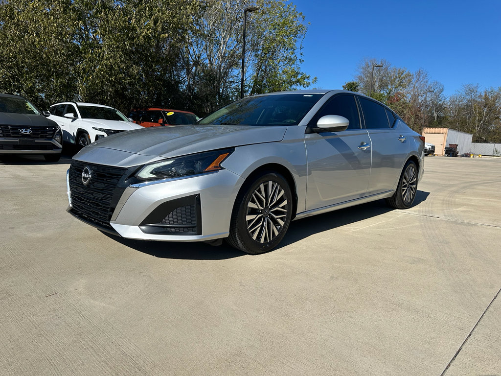 Used 2023 Nissan Altima 2.5 SV image 1