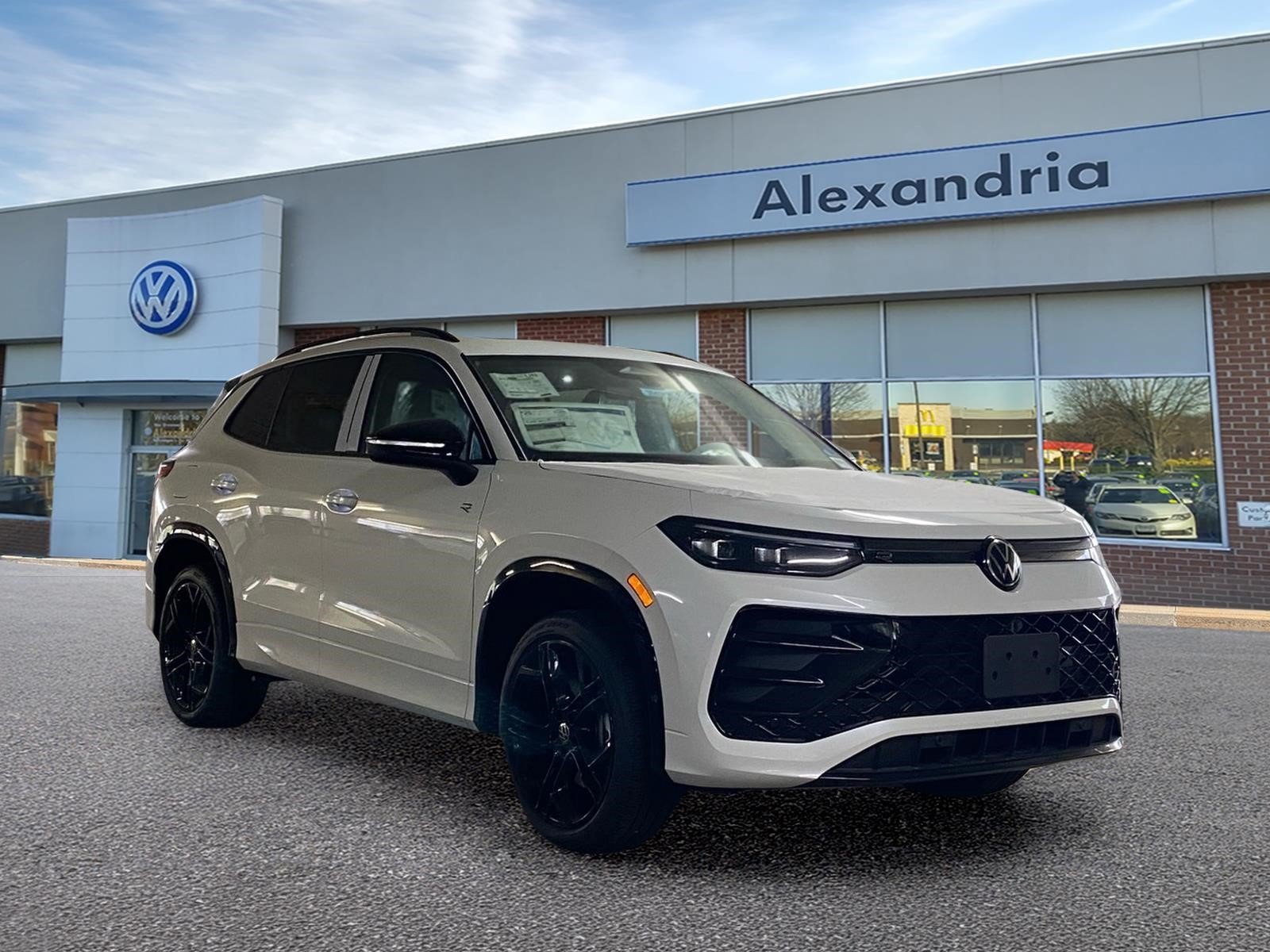 New 2026 Volkswagen Tiguan SE R-Line AWD/4WD image 1