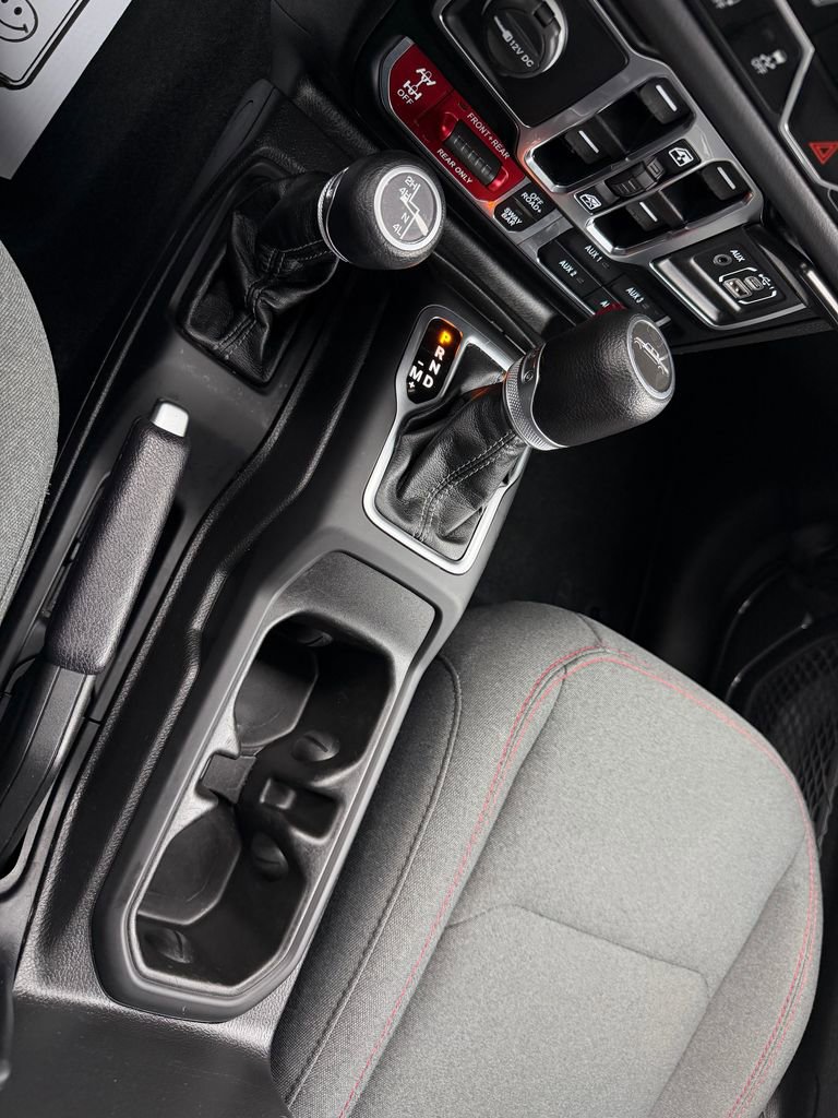 Used 2024 Jeep Gladiator Rubicon w/ Technology Group image 25