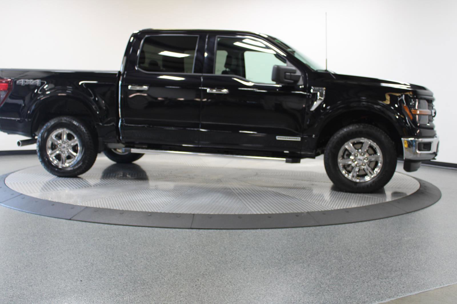 Used 2024 Ford F150 XLT w/ Mobile Office Package image 19