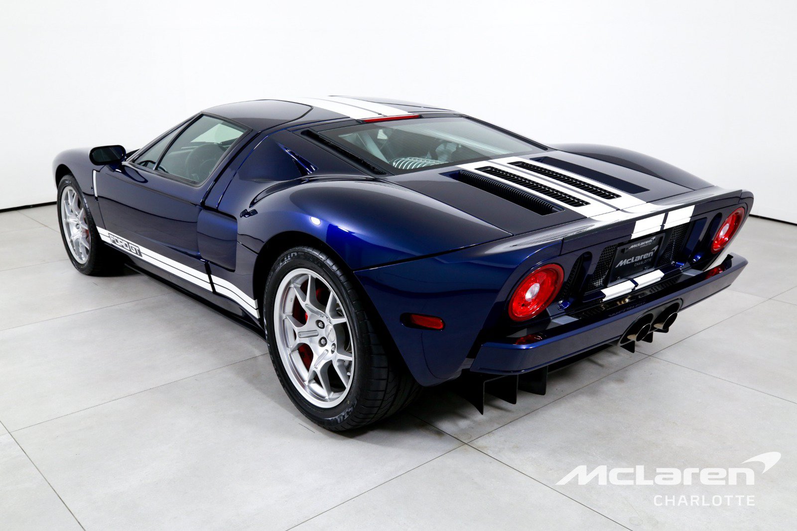 Used 2005 Ford GT RWD image 6