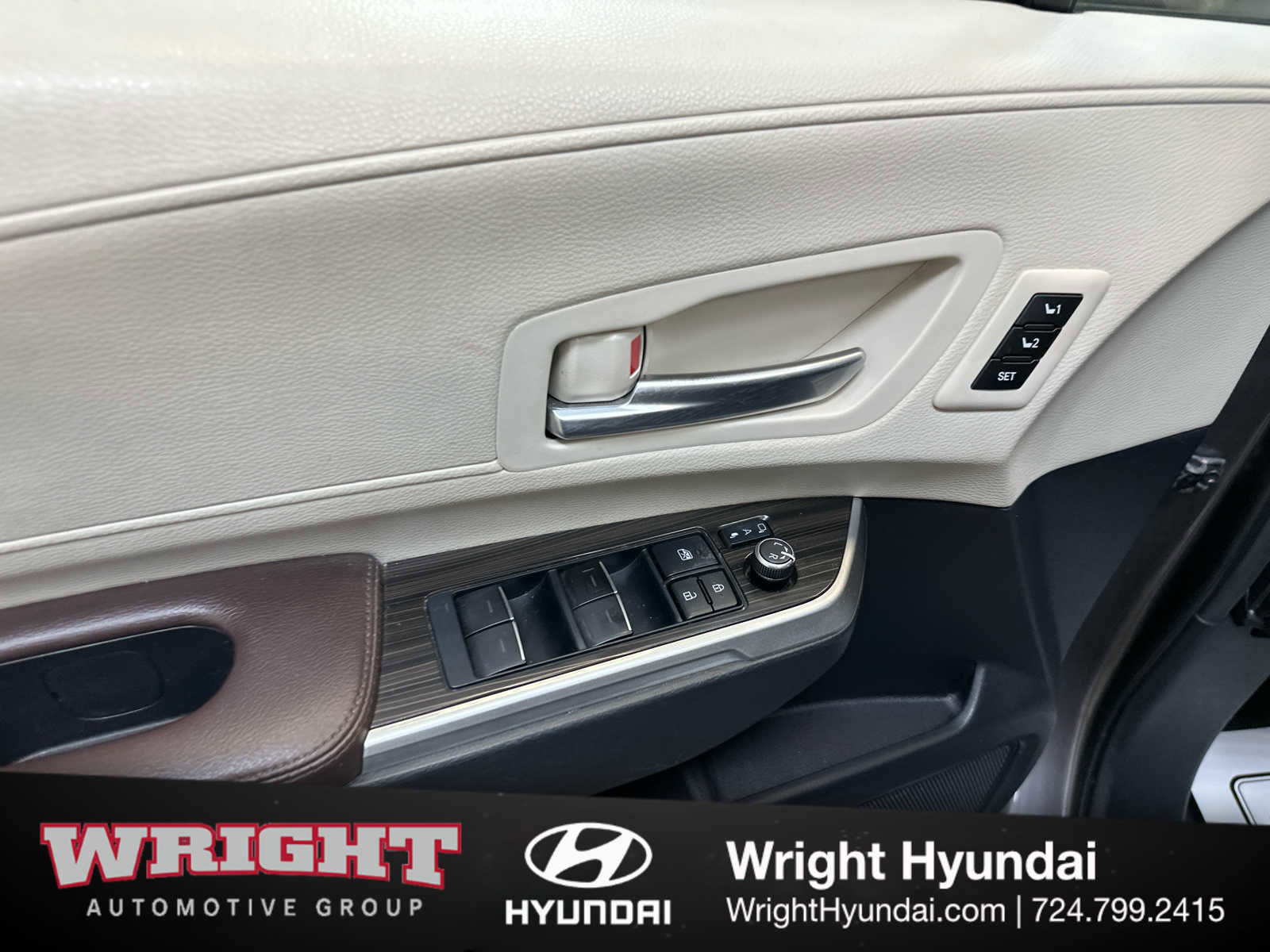 Used 2021 Toyota Sienna Platinum image 10