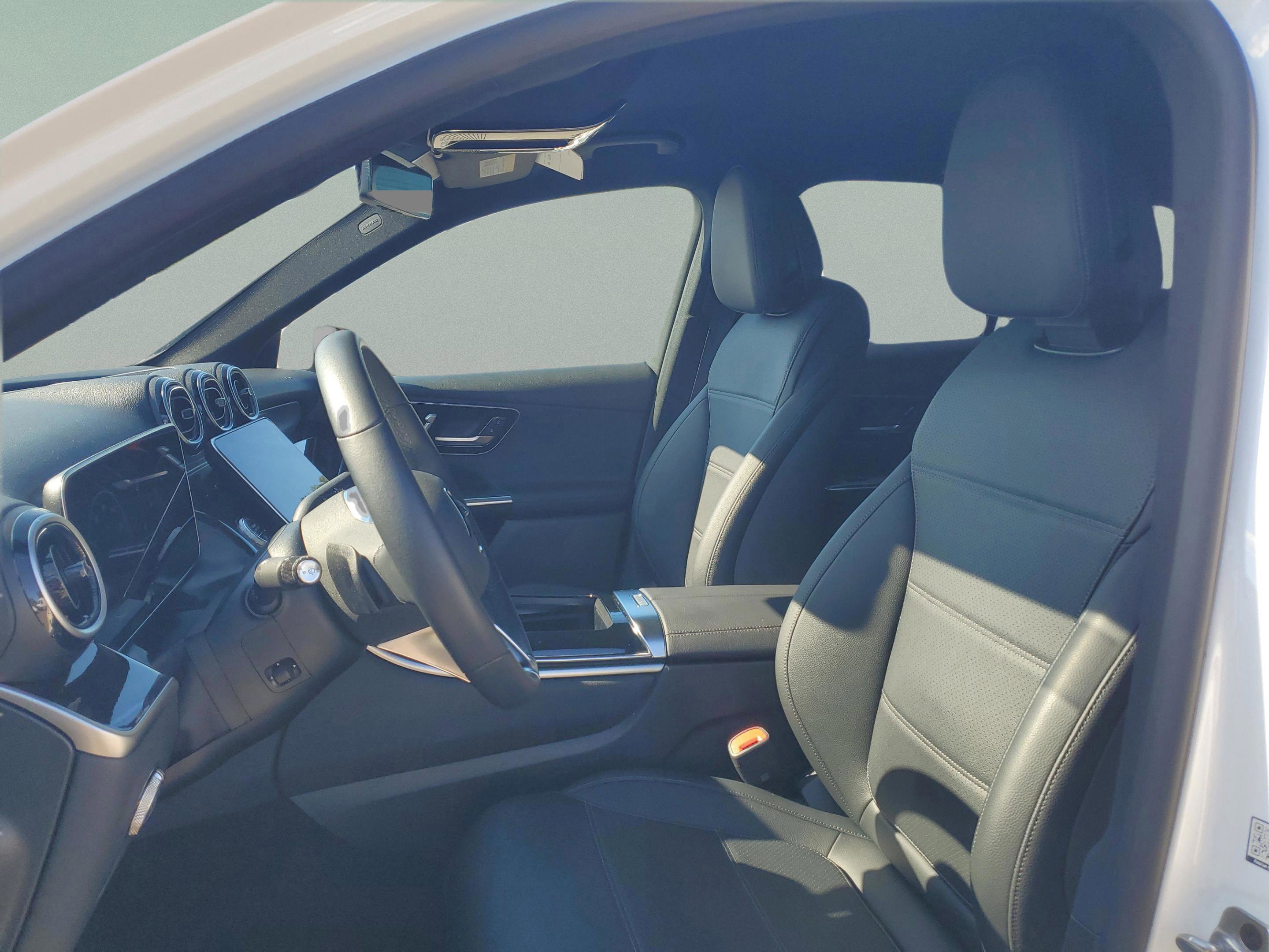 Used 2025 Mercedes-Benz GLC 300 image 23