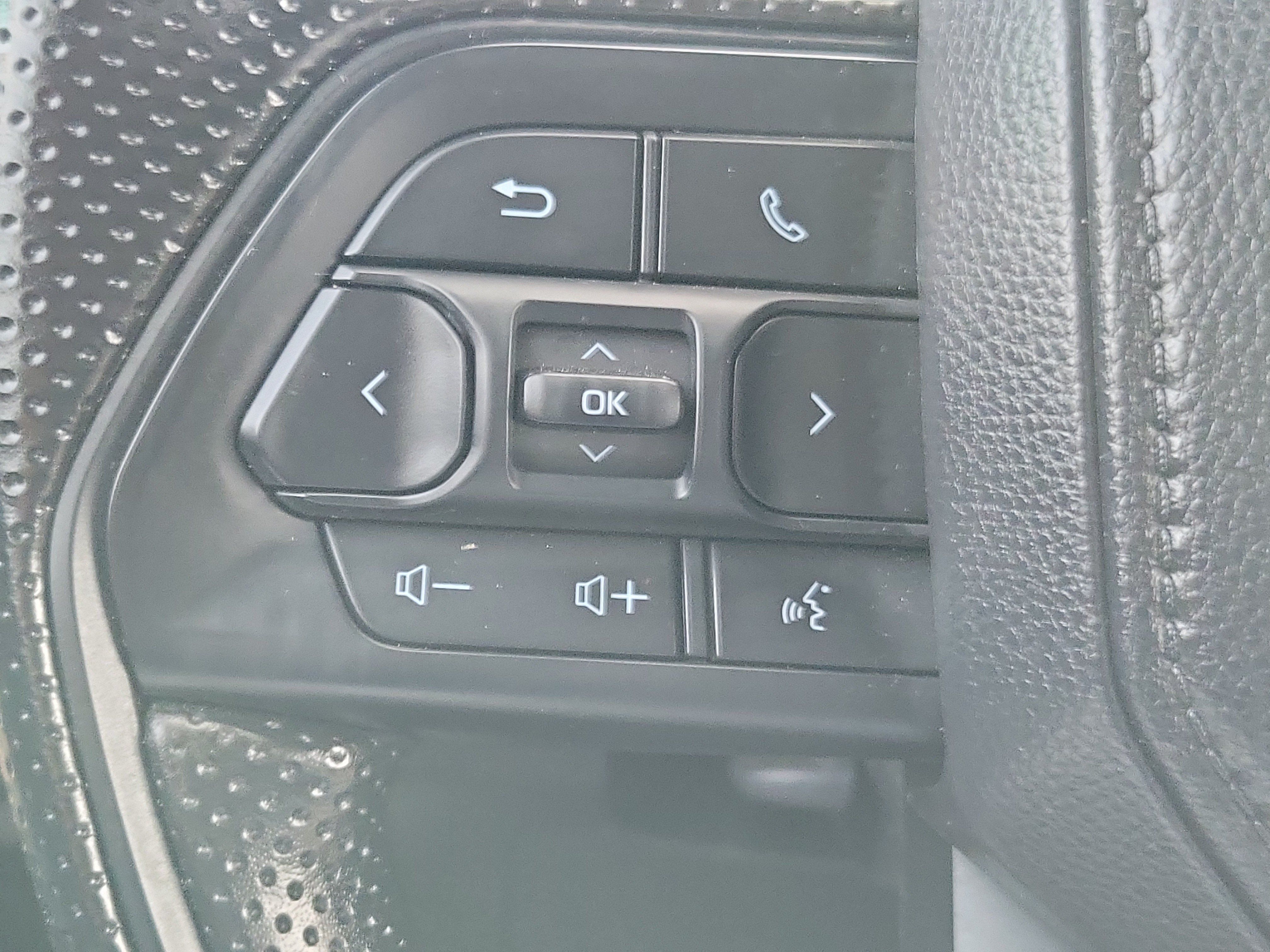 Certified 2025 Toyota Tacoma SR5 AWD/4WD image 22