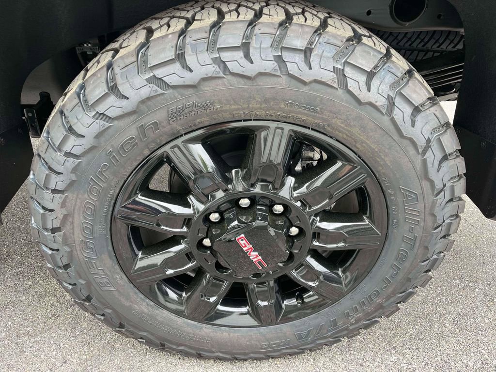 New 2026 GMC Sierra 2500 AT4 image 12