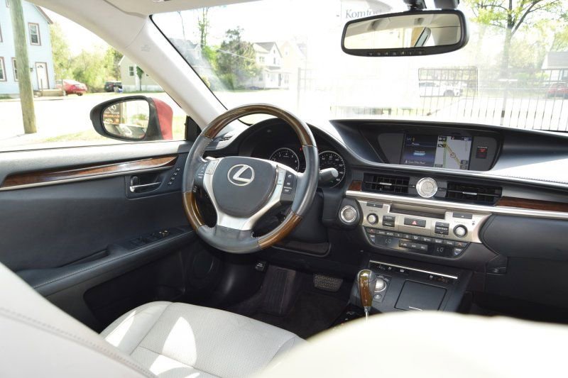 Used 2015 Lexus ES 350 w/ Luxury Package FWD image 26