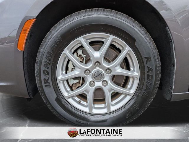 Used 2023 Chrysler Pacifica Touring-L image 31