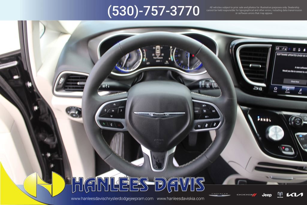 Used 2024 Chrysler Pacifica Touring-L image 20