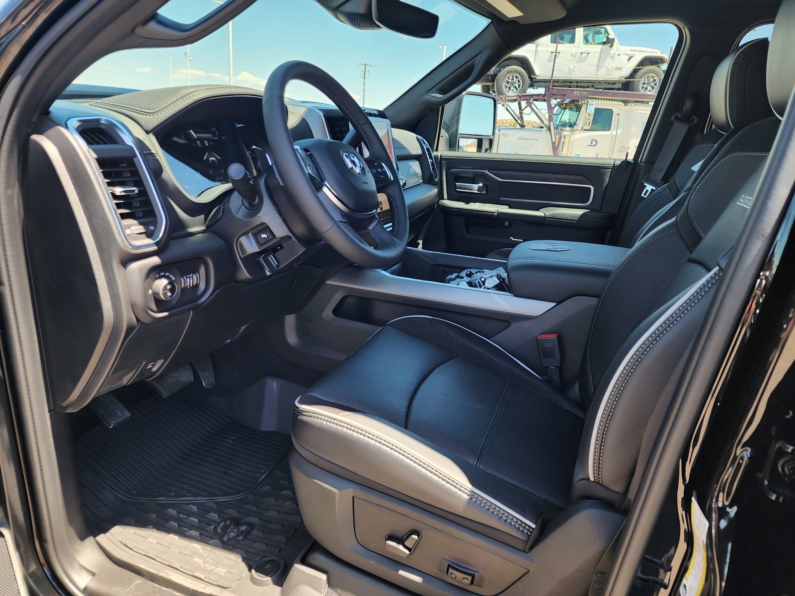 New 2026 RAM 2500 Laramie AWD/4WD image 13