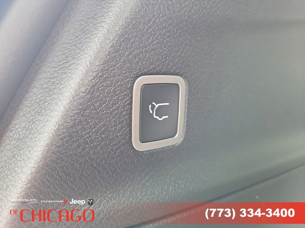 New 2026 Chrysler Pacifica Limited image 9