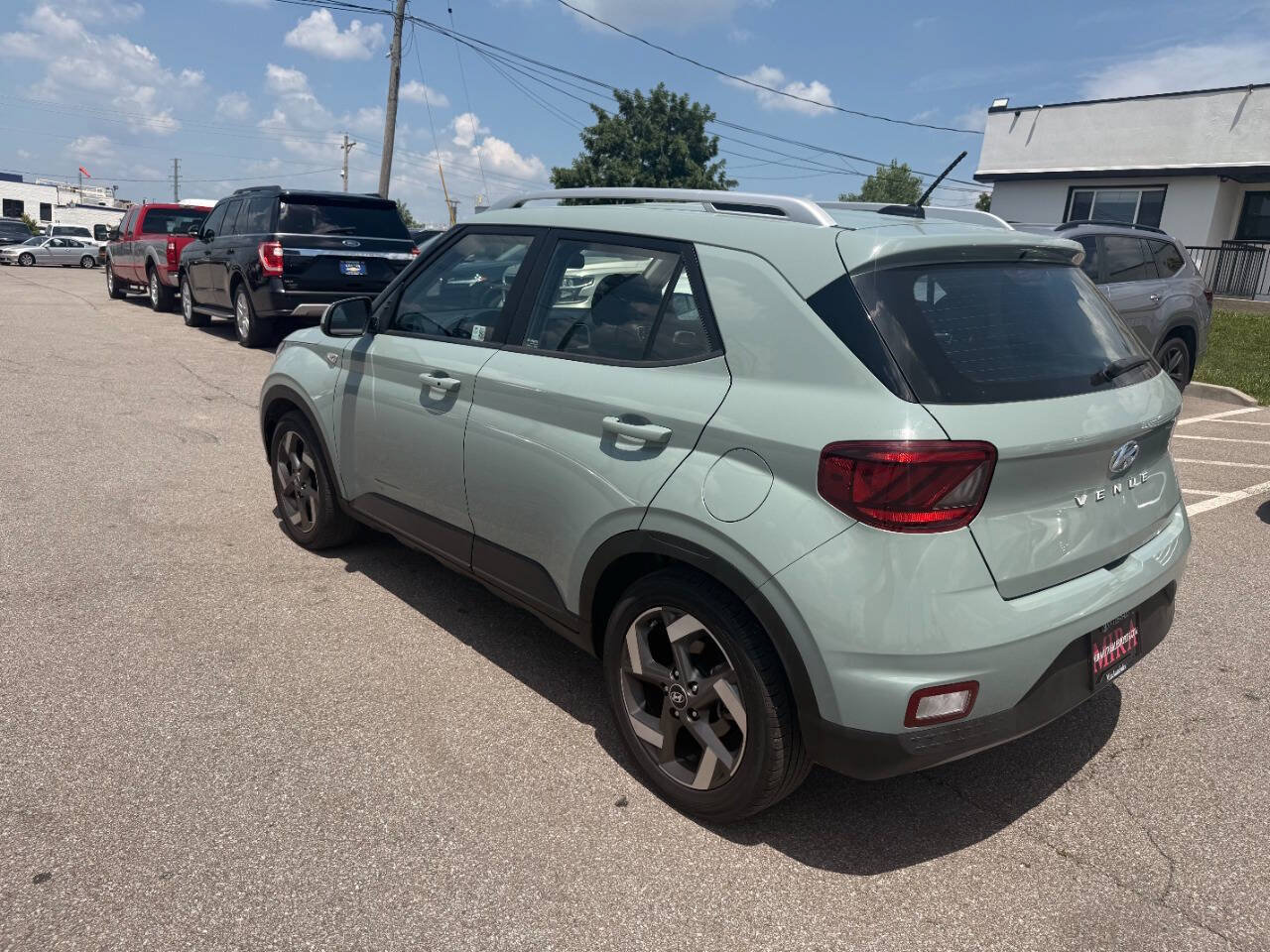 Used 2025 Hyundai Venue SEL FWD image 8