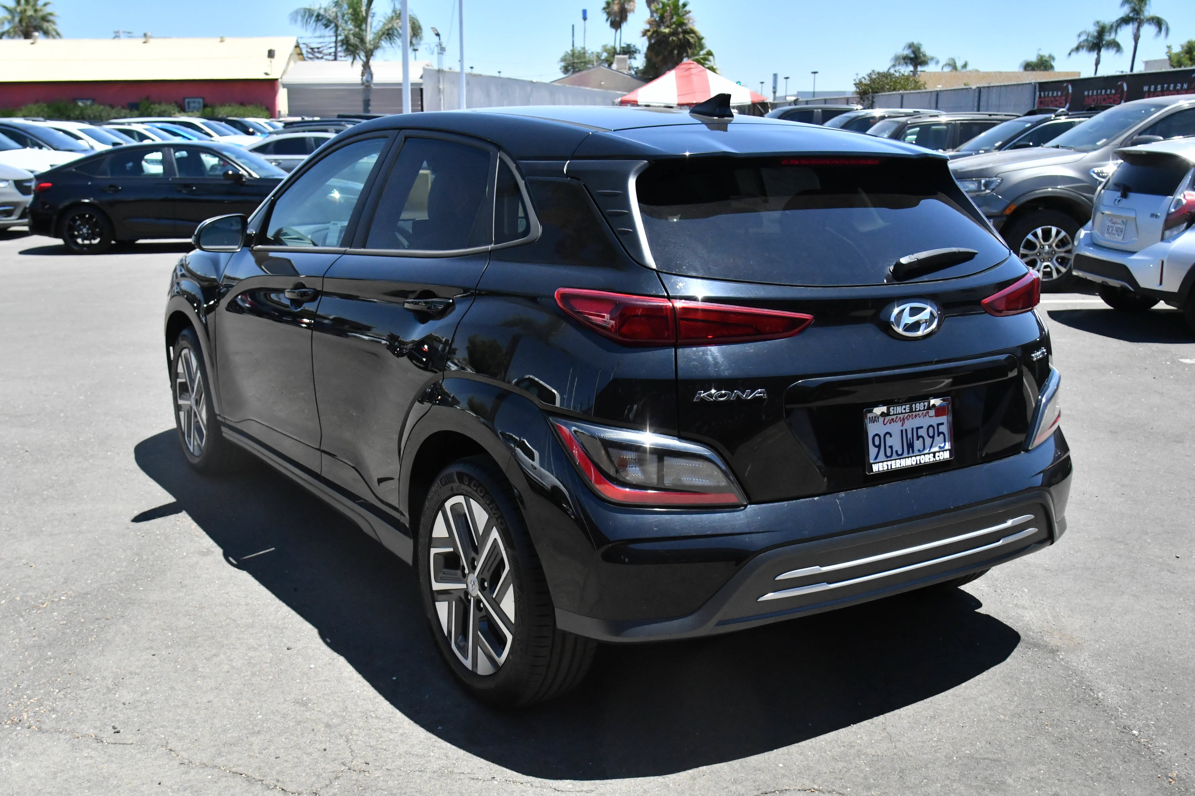 Used 2023 Hyundai Kona SE w/ Cargo Package FWD image 6