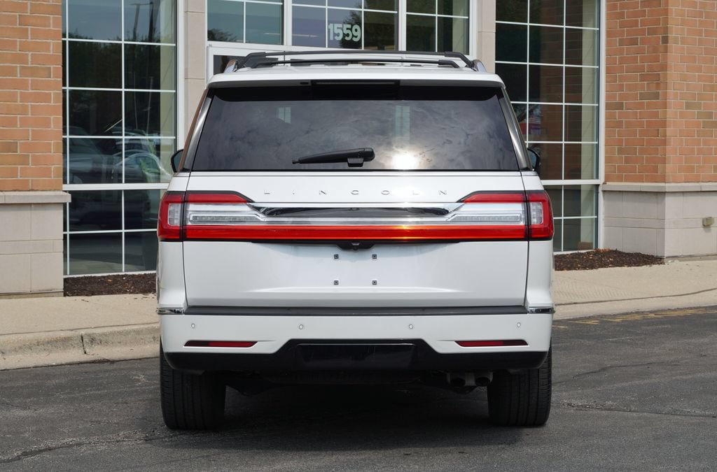 Used 2018 Lincoln Navigator Reserve w/ Technology Package AWD/4WD image 4