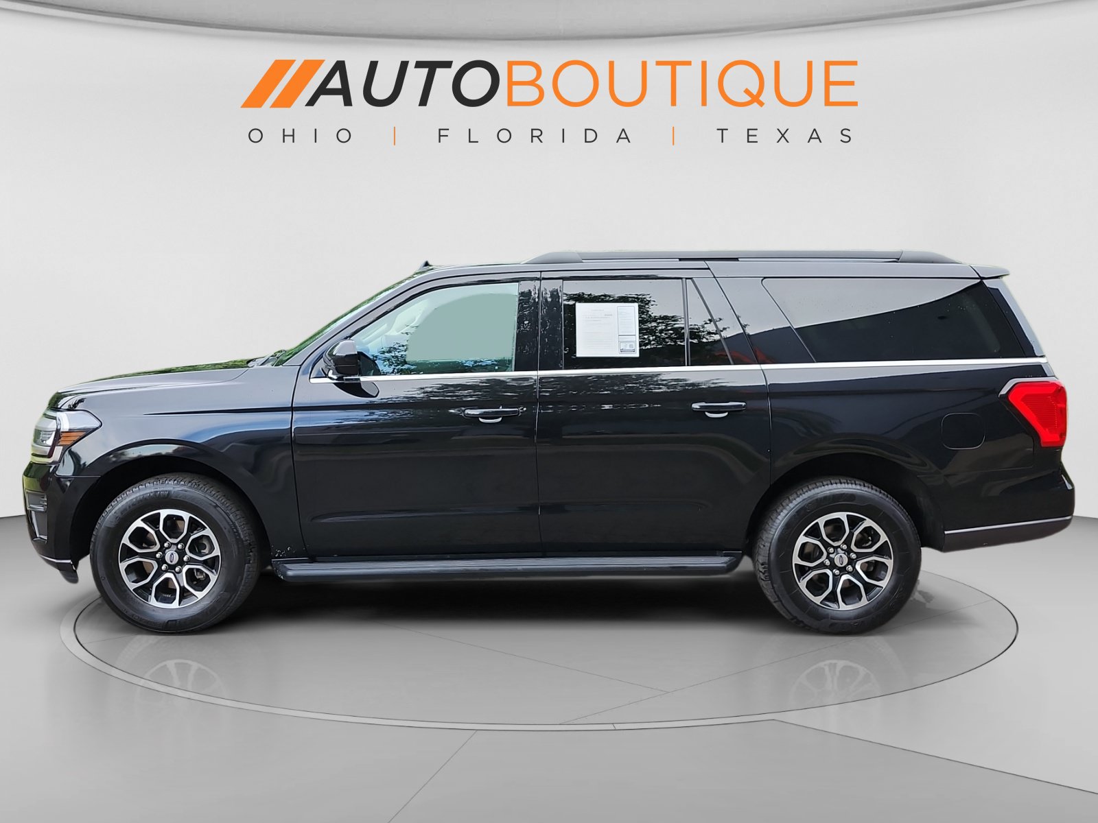 Used 2024 Ford Expedition Max XLT RWD image 2