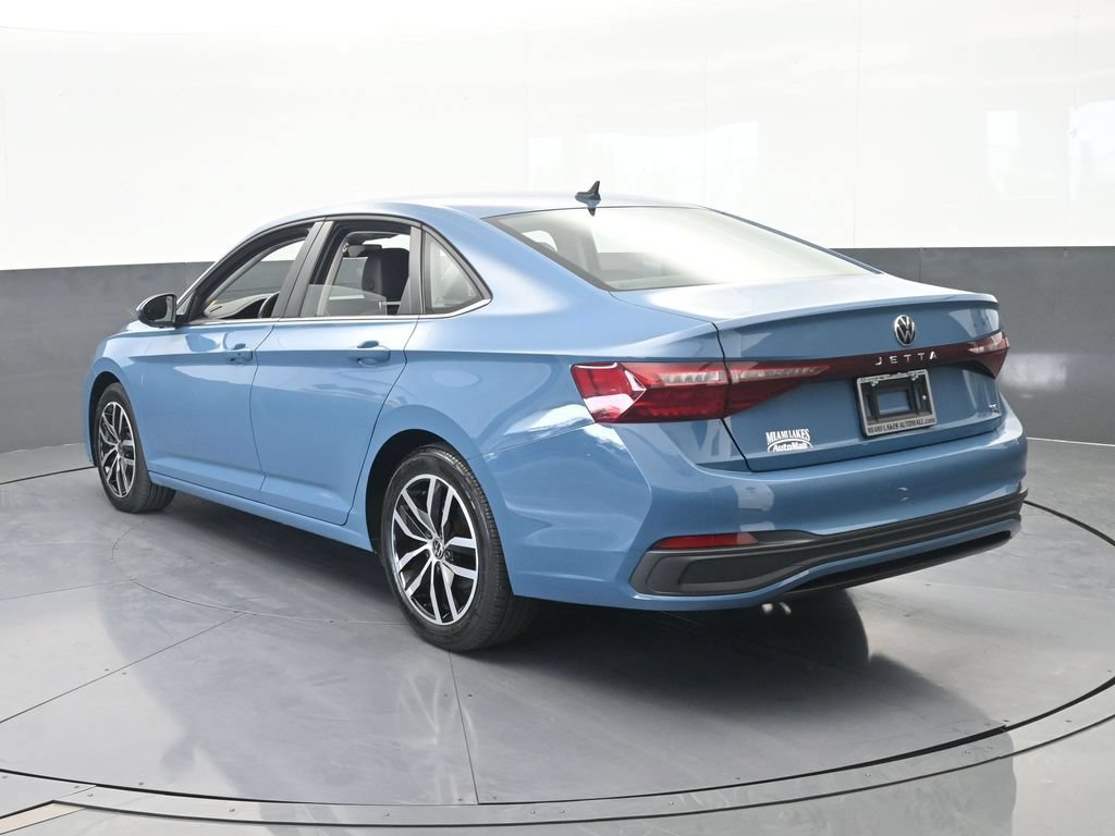 Used 2025 Volkswagen Jetta SE FWD image 4