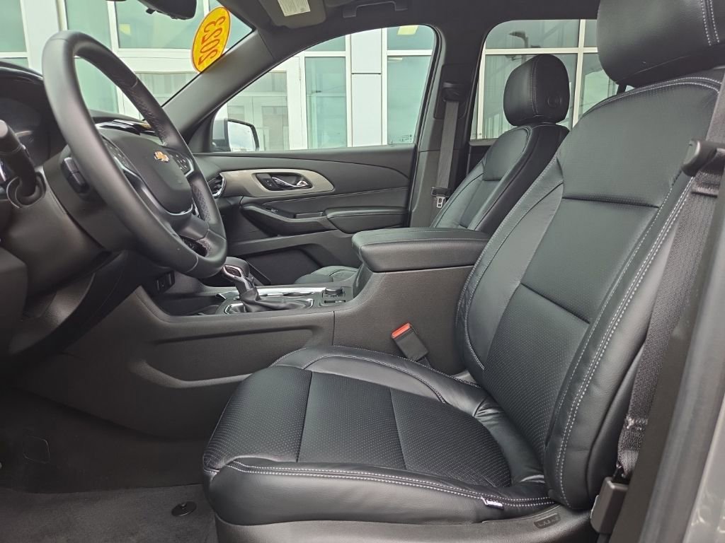 Used 2023 Chevrolet Traverse LT FWD image 19