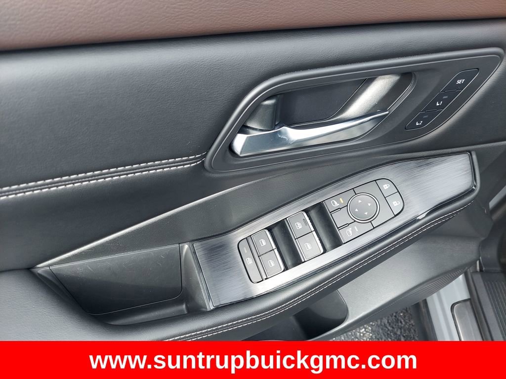 Used 2023 Nissan Rogue SL w/ SL Premium Package image 12