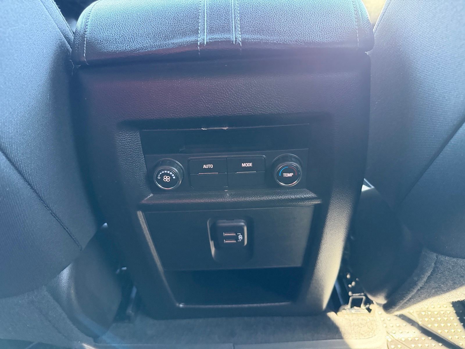 Used 2023 Chevrolet Traverse LT image 28