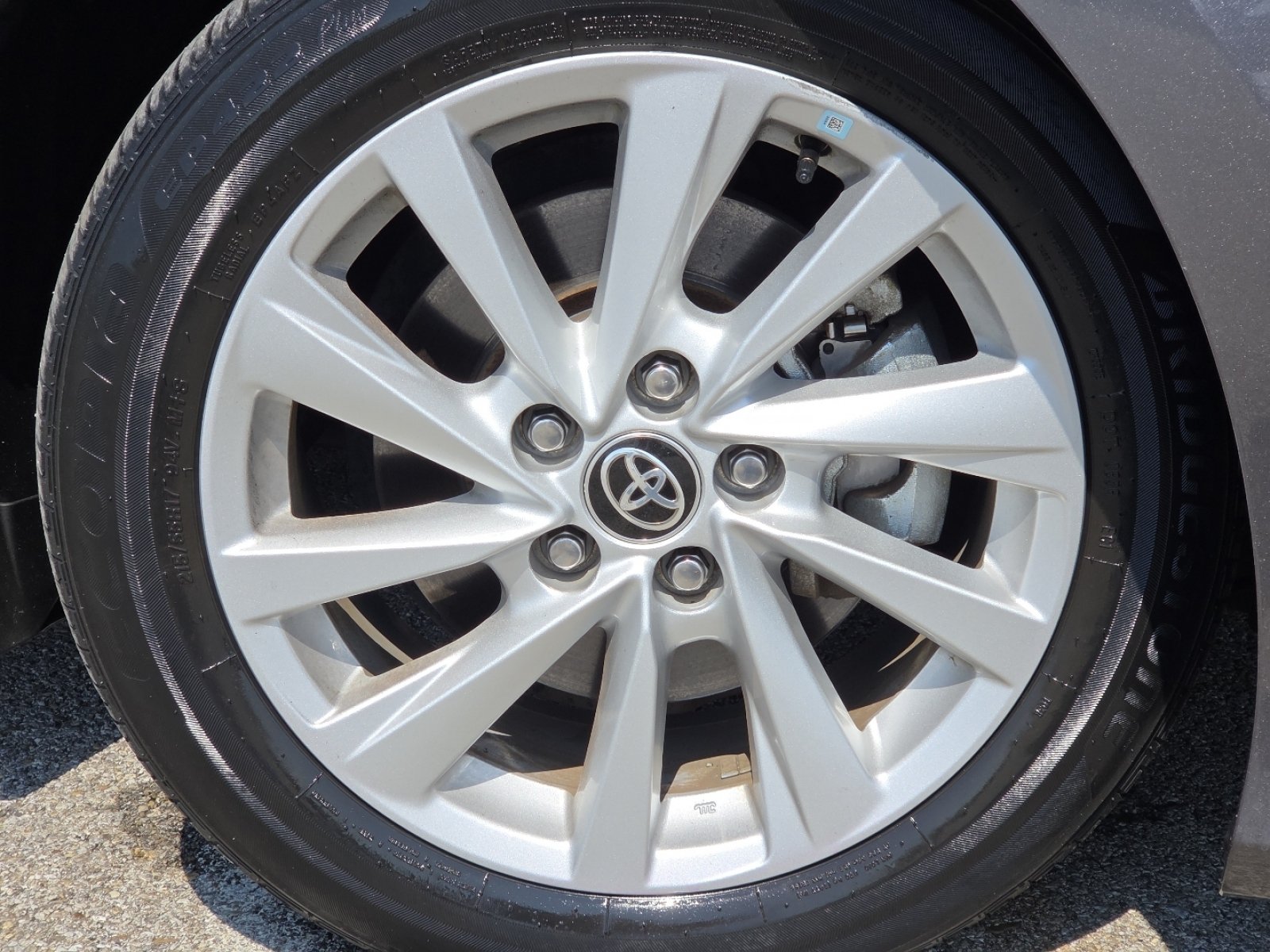 Used 2022 Toyota Camry LE w/ Carpet Mat Package (TMS) FWD image 11