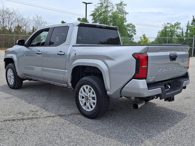 Used 2024 Toyota Tacoma SR5 AWD/4WD image 7