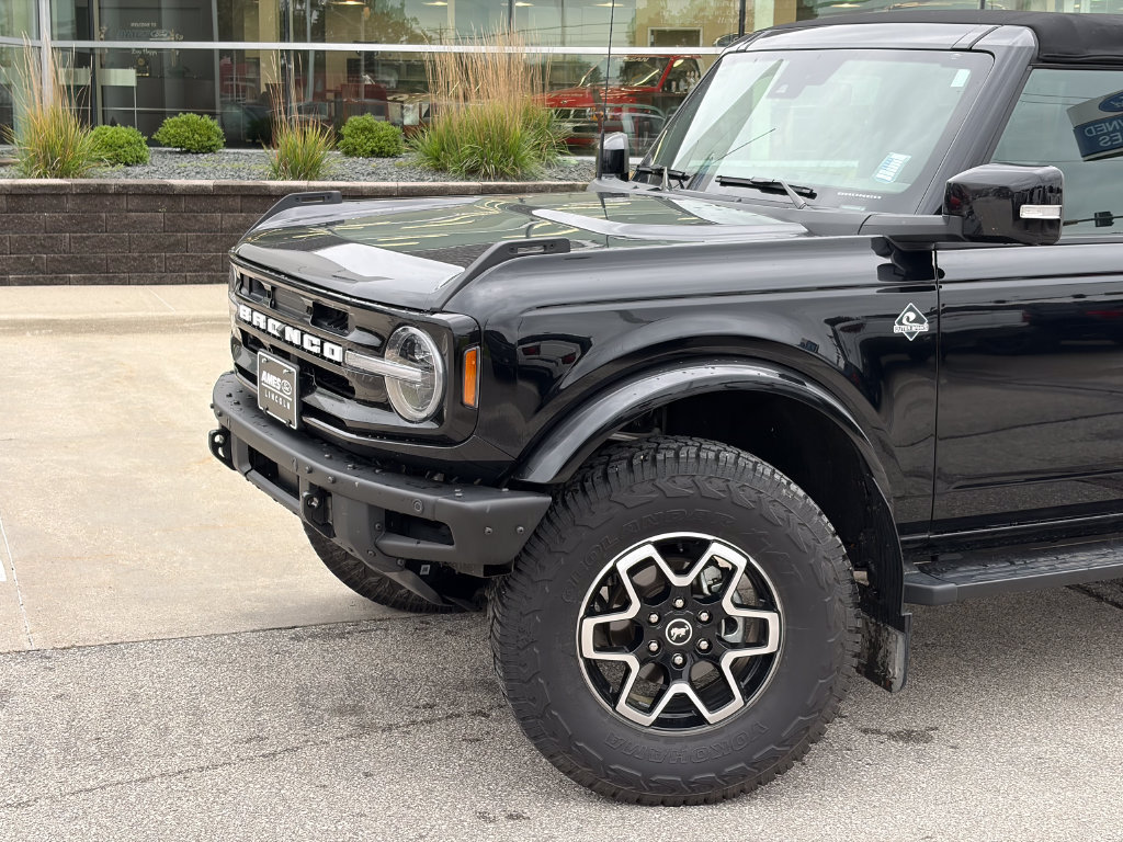 Used 2021 Ford Bronco Outer Banks AWD/4WD image 2