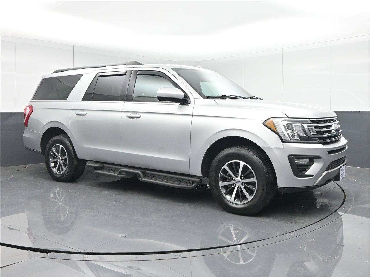 Used 2019 Ford Expedition Max XLT image 3