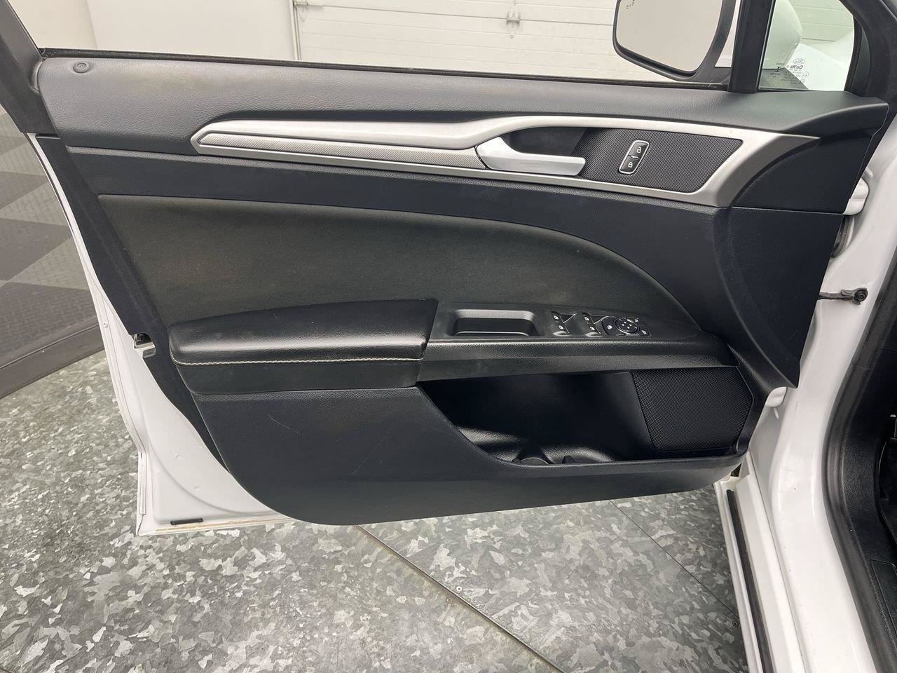 Used 2020 Ford Fusion SE AWD/4WD image 8